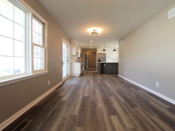 4th image of 1590 Sir Lancelot Dr