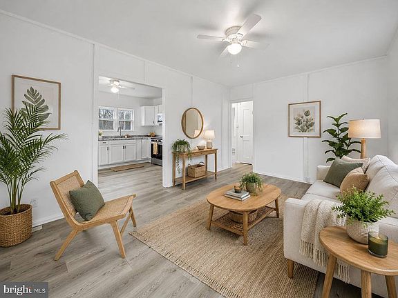 5th image of 719 Smithfield Ave
