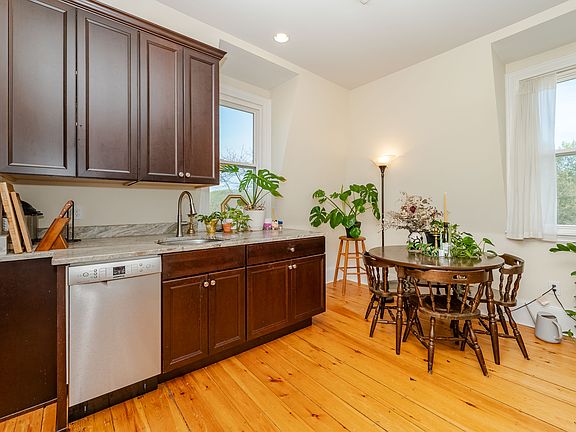 3rd image of 229 Miller Ave APT 6