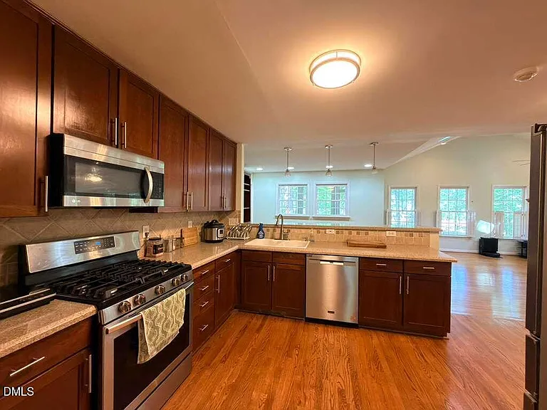 109 E Seve Ct — Photo 10