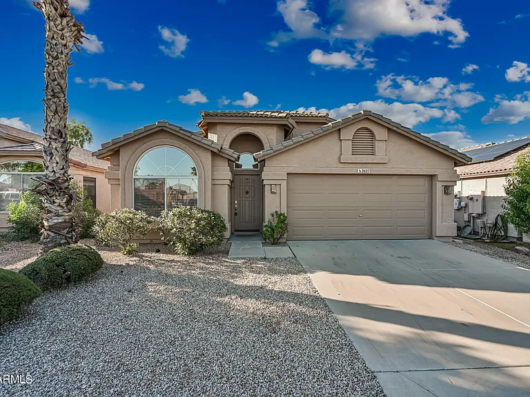 2607 E Anderson Dr — Photo 1