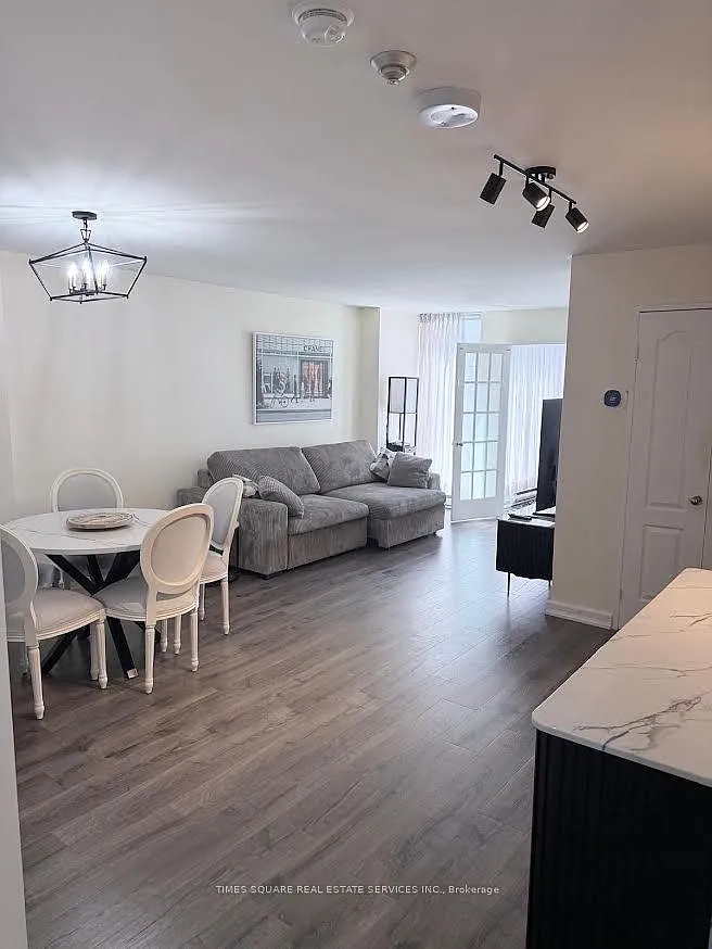 Chestnut Park Residence — Photo 2