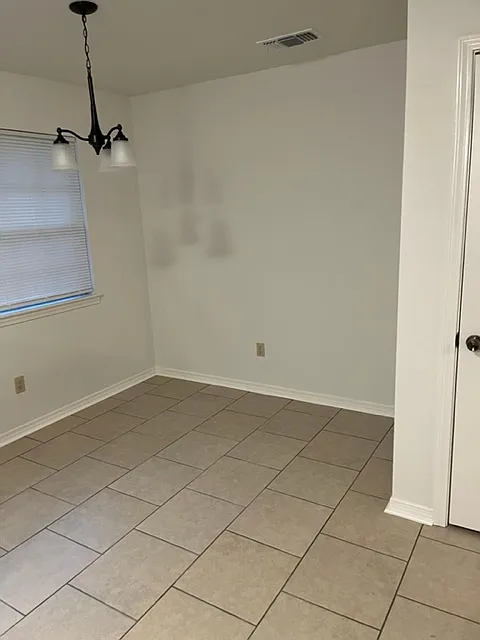 2 bed, 1.5 bath, 1160 sqft, $1,350 — Photo 4