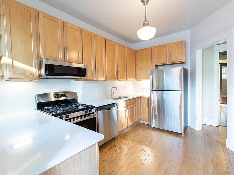 1409 W Belle Plaine Ave #1W — Photo 2