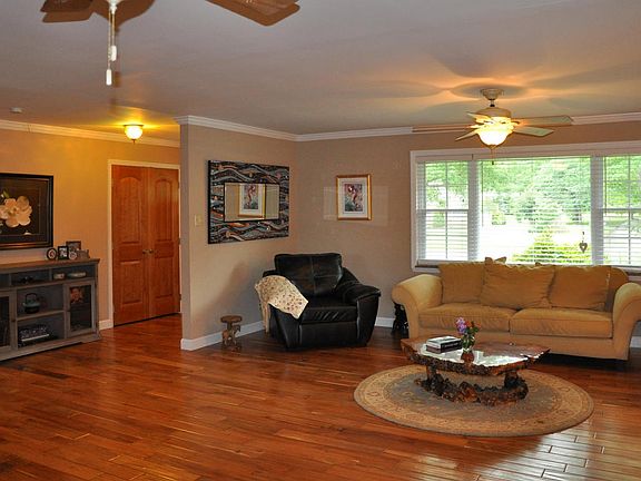 11732_Georgetowne_103