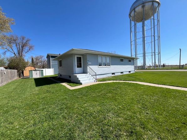 411 11th St NE, Devils Lake, ND 58301