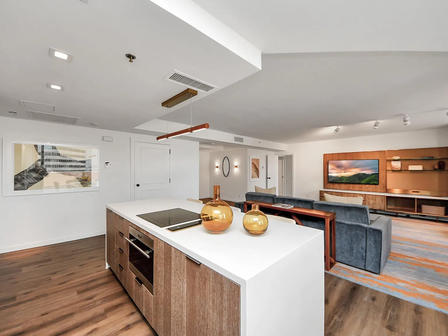 2 bed, 2.0 bath, 1300 sqft, $10,000 — Photo 2