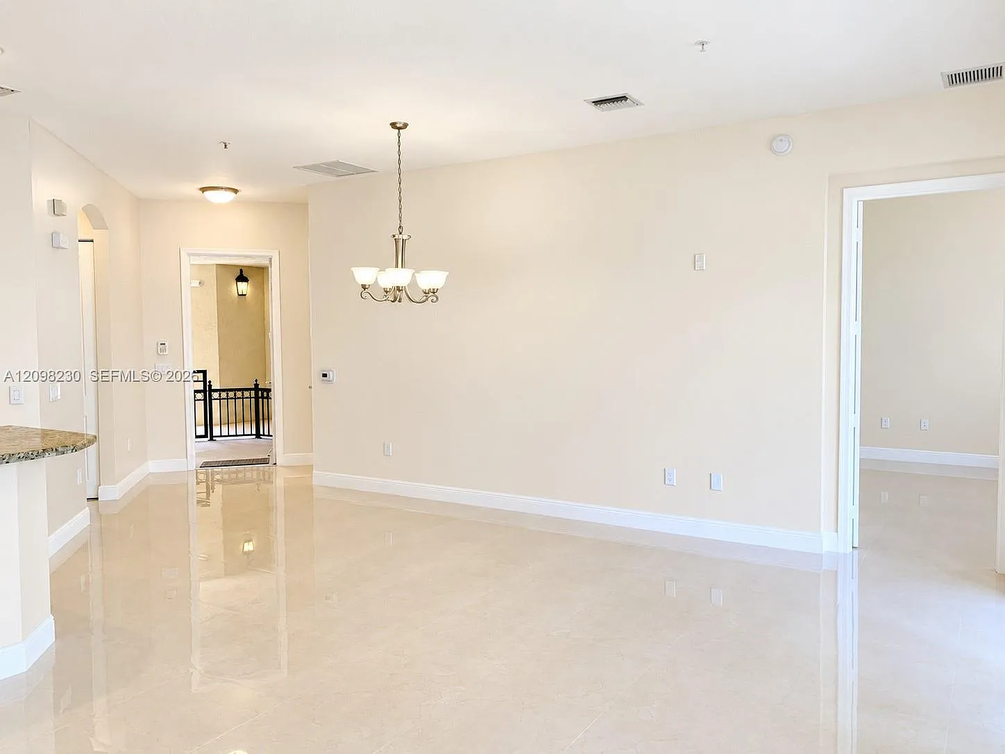 Villa Alhambra Condo — Photo 3