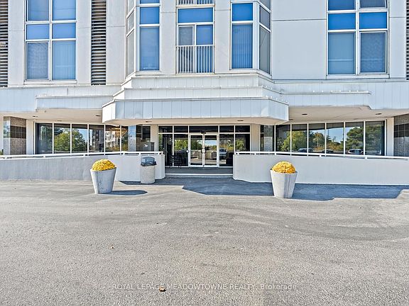 2nd image of 190 Hespeler Rd #404