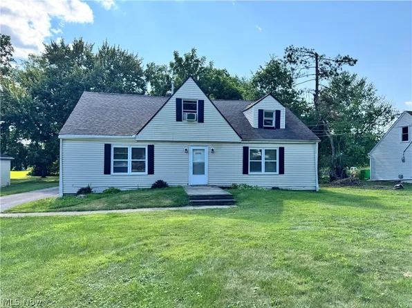 5696 Columbia Dr, Bedford Heights, OH 44146