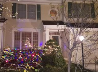 1350 Park Garden Ln, Reston, VA 20194