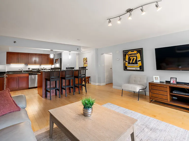 1600 Beacon St #807 — Photo 5