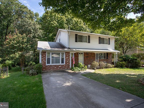 2nd image of 5376 Gainsborough Dr