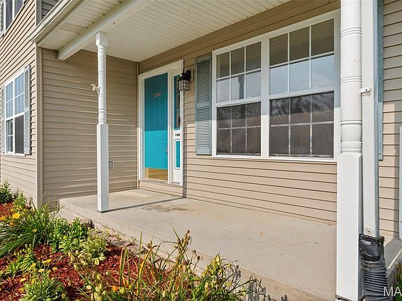 3rd image of 323 Shannon Ln