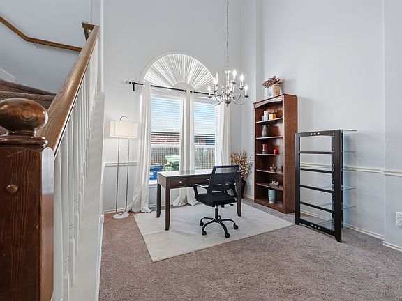 4th image of 704 San Antonio Trl