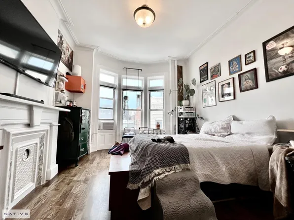 782 Manhattan Avenue image 1 of 11