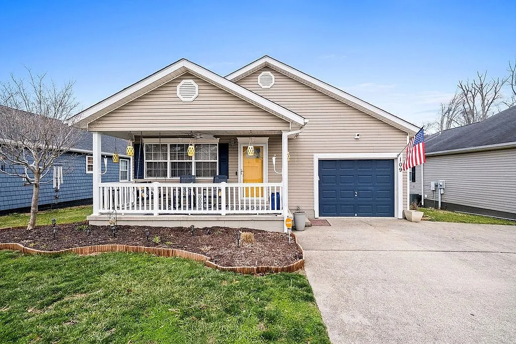 109 Palm Dr photo 1