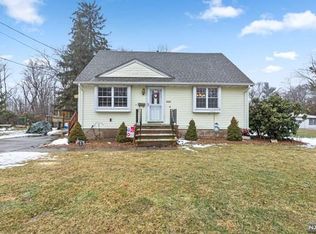220 Garden Rd, Pompton Lakes, NJ 07442