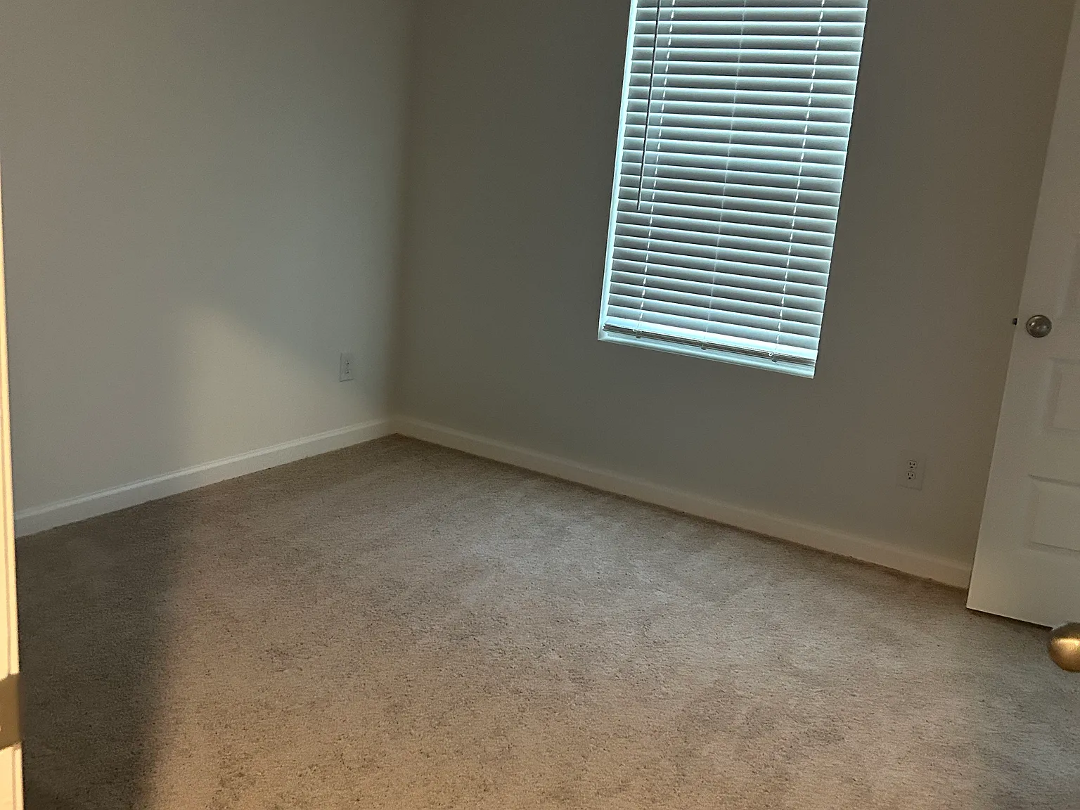 1 bed, 1.5 bath, 1663 sqft, $1,050 — Photo 1