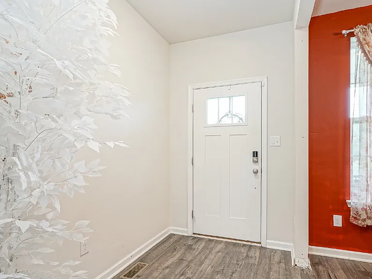 32 Westmont Dr #2 — Photo 3