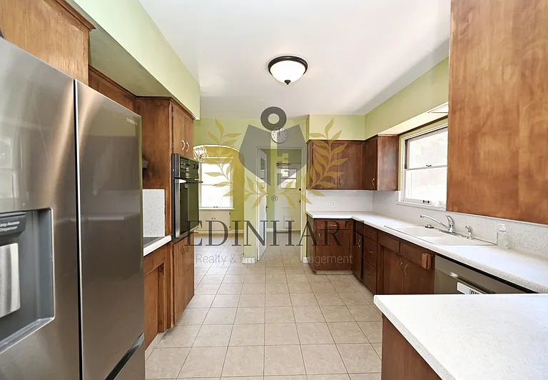145 E University Ave — Photo 14