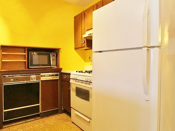 4th image of 1901D Parklake Dr