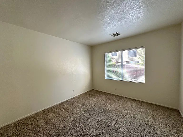 1109 Milpas Ln — Photo 15