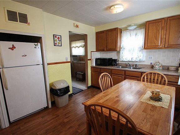 4th image of 705 E 266th St