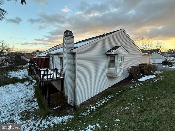 5th image of 1069 Country Hill Dr