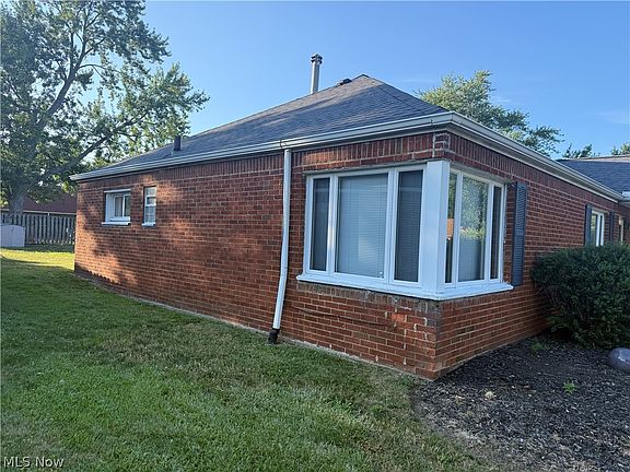4th image of 734 Hemlock Dr