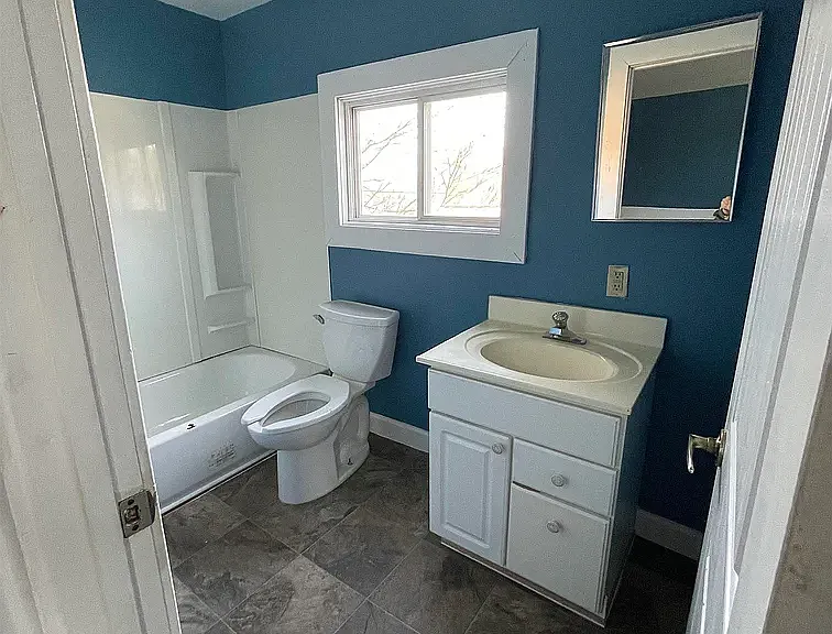 1228 E Ash St — Photo 8