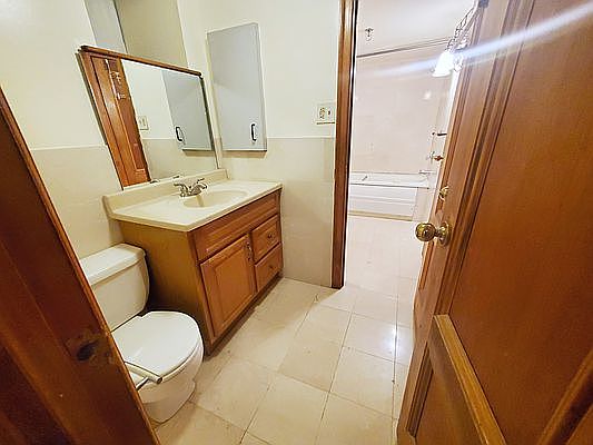 4th image of 350 Lincoln Pl APT 1G