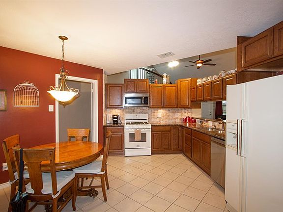 5th image of 114 Ambershadow Dr