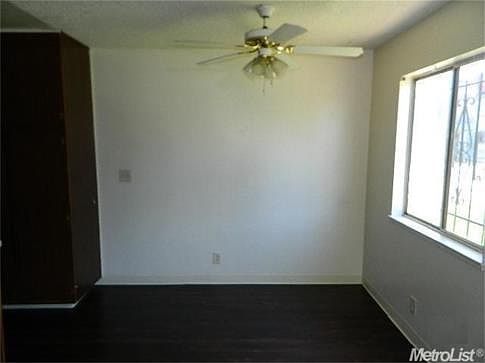 4th image of 4421 Calandria St APT 2