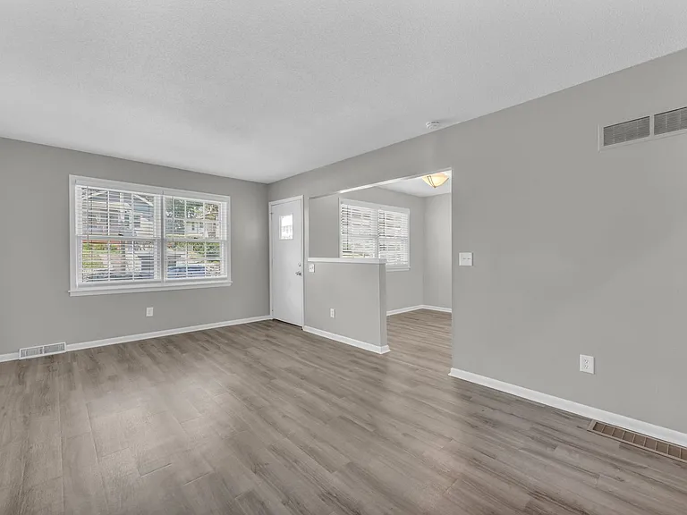 4723-25 Mercier St — Photo 30
