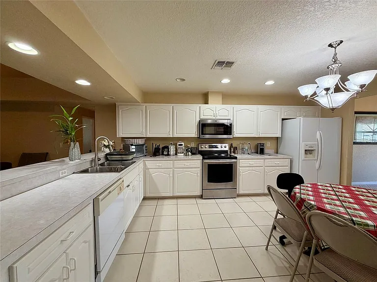 1762 Grey Fox Dr — Photo 2