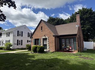 1114 Fairmont Ln, Manitowoc, WI 54220