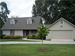 3rd image of 200 Bluff Dr