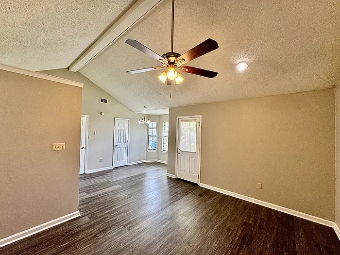 3 bed, 2.0 bath, 1203 sqft, $1,750 — Photo 4