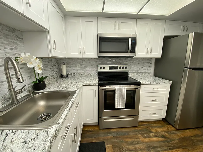 223 Columbia Dr #213 — Photo 9