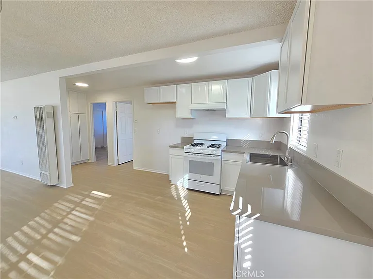 8249 Catalpa Ave #A — Photo 6