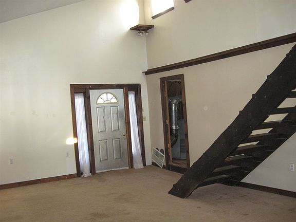 3rd image of 1009 Clark St