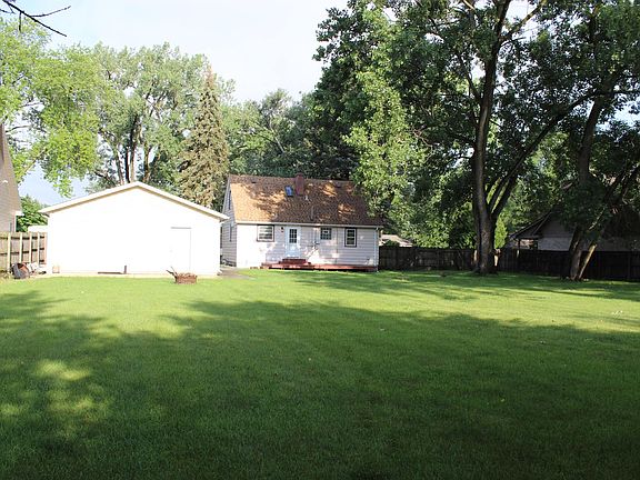 5th image of 13611 Le Claire Ave