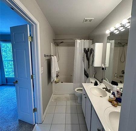3rd image of 2371 Towneview Ct SE #7