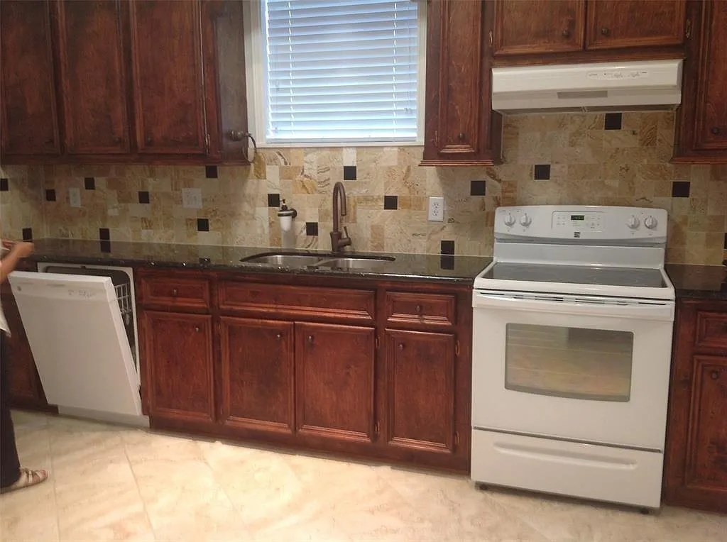 2 bed, 2.0 bath, 1880 sqft, $1,650 — Photo 3