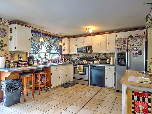 4th image of 85 Hubbard Ave