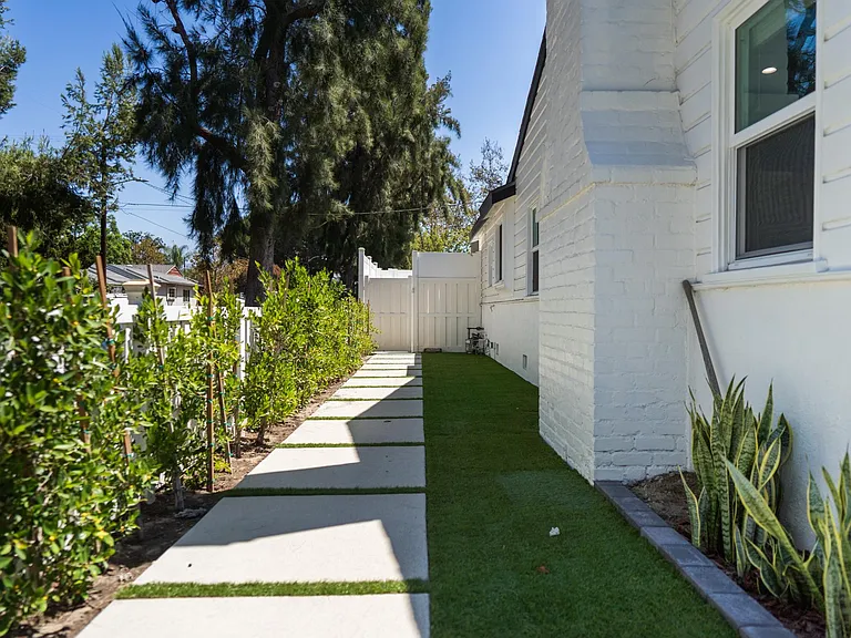 6156 Morella Ave — Photo 46