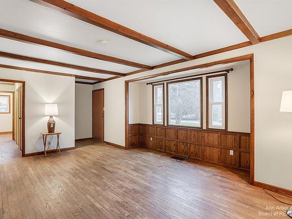 3rd image of 701 Kuehnle St
