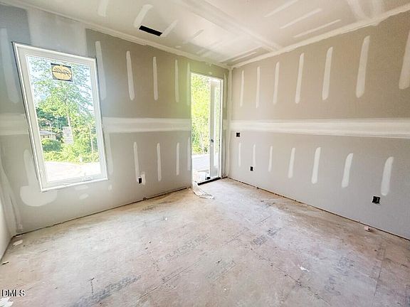5th image of 1003 Phoenix Pl