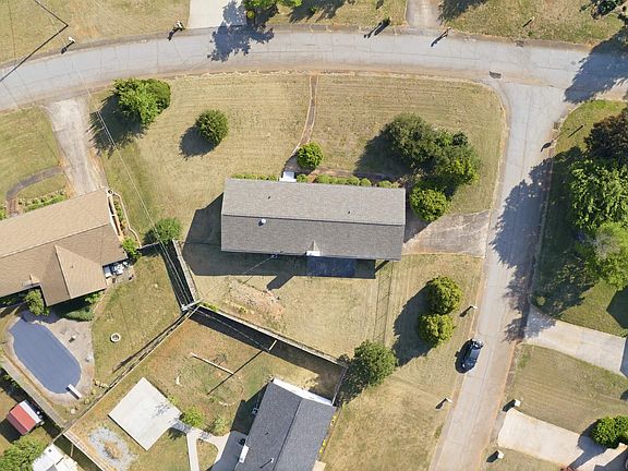 5th image of 117 Hendrix Dr